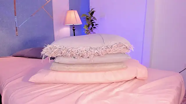 Snapshot of Voluptupus-girl chatting on December 1, 2025, 9:04 pm Voluptupus-girl online show from December 1, 2025, 9:04 pm