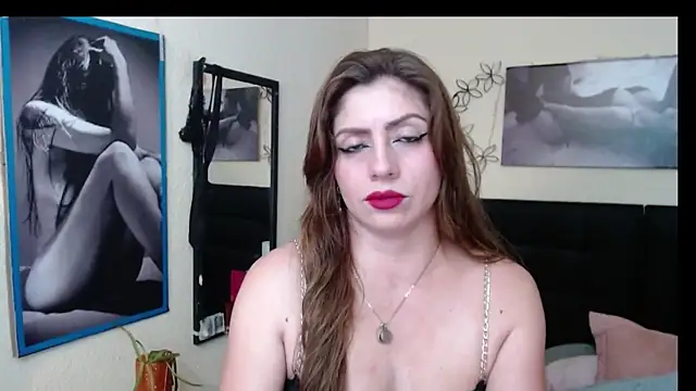 AnthonelaBella online show from April 8, 2026, 4:08 pm