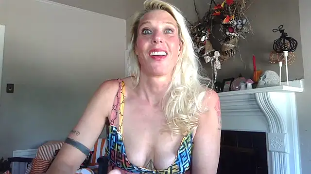 Glamazonx online show from October 5, 2025, 4:42 pm