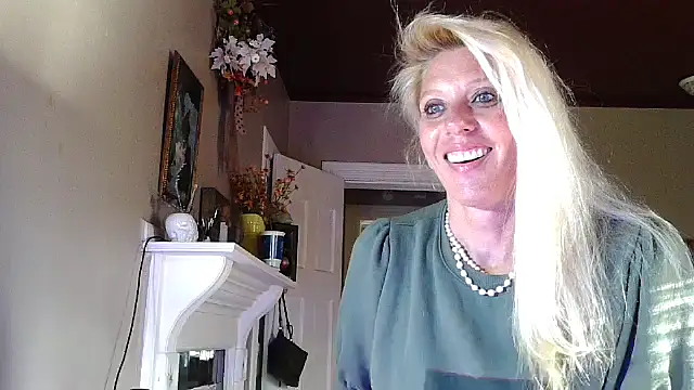 Glamazonx online show from September 23, 2025, 2:02 pm