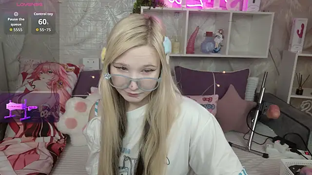 MeowkaKitty online show from November 11, 2025, 2:17 am