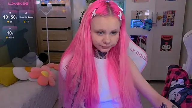 Snapshot of Britney_Lynch chatting on October 26, 2025, 12:38 pm Britney Lynch online show from October 26, 2025, 12:38 pm