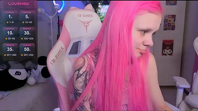 Snapshot of Britney_Lynch chatting on October 22, 2025, 5:29 am Britney Lynch online show from October 22, 2025, 5:29 am