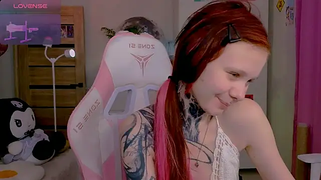 Snapshot of Britney_Lynch chatting on November 6, 2025, 12:03 am Britney Lynch online show from November 6, 2025, 12:03 am