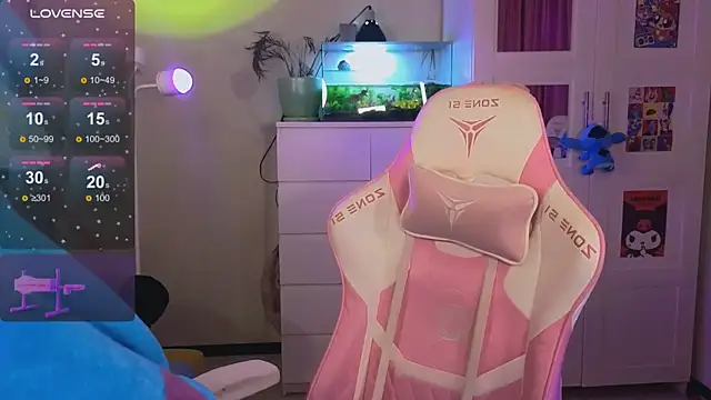 Snapshot of Britney_Lynch chatting on December 4, 2025, 9:14 pm Britney Lynch online show from December 4, 2025, 9:14 pm