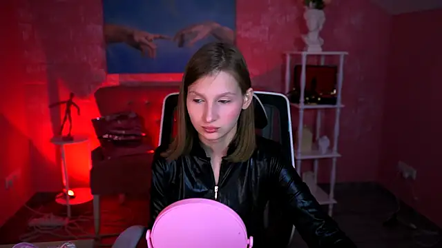 EllaHorton online show from April 21, 2026, 4:57 pm