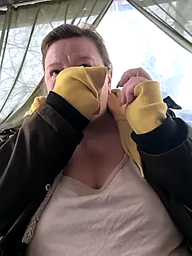 Snapshot of jusichka chatting on December 14, 2025, 9:37 am jusichka online show from December 14, 2025, 9:37 am