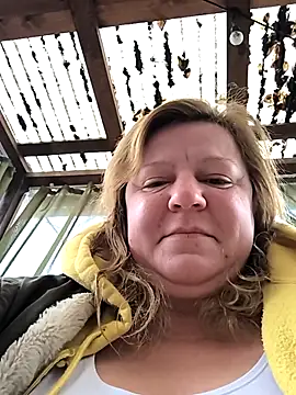 Snapshot of jusichka chatting on December 16, 2025, 9:02 am jusichka online show from December 16, 2025, 9:02 am