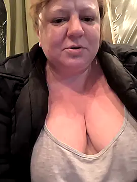 Snapshot of jusichka chatting on December 4, 2025, 7:02 pm jusichka online show from December 4, 2025, 7:02 pm