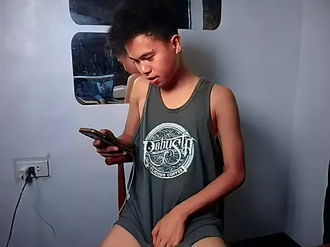 Snapshot of Asiantwink21 chatting on October 10, 2025, 3:18 am Asiantwink21 online show from October 10, 2025, 3:18 am