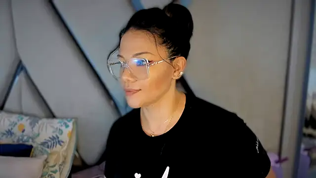 paula daniela1 online show from February 17, 2025, 10:38 pm