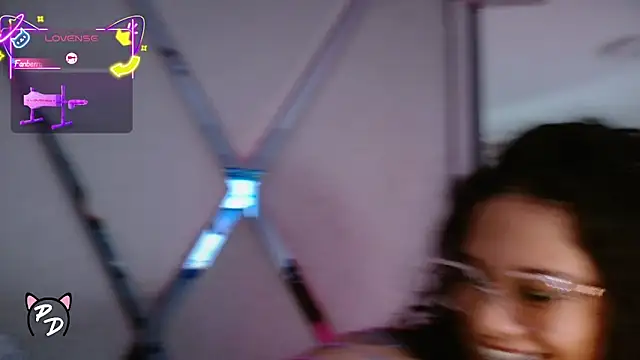 Snapshot of paula_daniela1 chatting on May 4, 2026, 10:34 pm paula daniela1 online show from May 4, 2026, 10:34 pm
