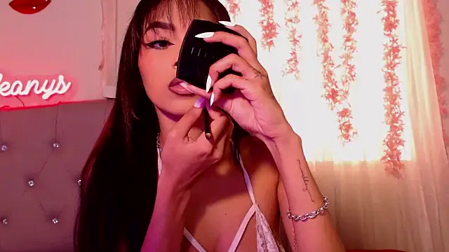 Snapshot of Alleanys_Cristal chatting on September 14, 2025, 2:50 pm Alleanys Cristal online show from September 14, 2025, 2:50 pm