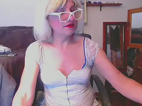 LorenJade online show from April 13, 2026, 11:42 pm