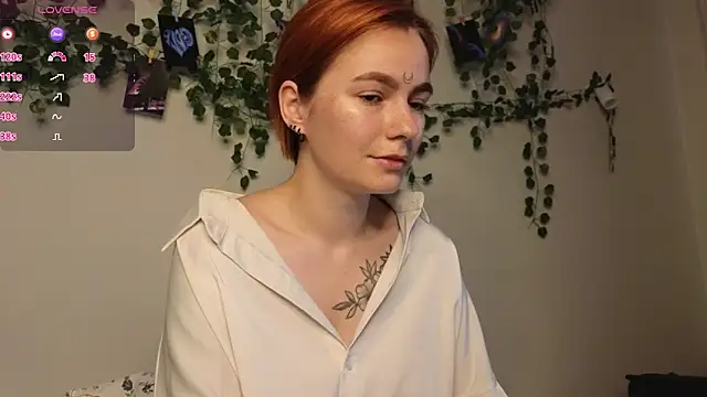 girl with snaketatto0 online show from October 29, 2025, 3:27 am