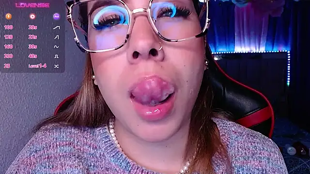 Snapshot of leahtemptation3 chatting on December 14, 2024, 10:13 am leahtemptation3 online show from December 14, 2024, 10:13 am