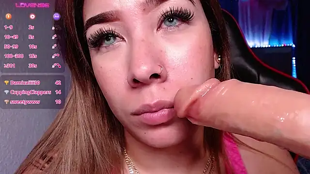 Snapshot of leahtemptation3 chatting on December 19, 2024, 10:45 am leahtemptation3 online show from December 19, 2024, 10:45 am