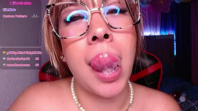 Snapshot of leahtemptation3 chatting on December 15, 2024, 9:56 am leahtemptation3 online show from December 15, 2024, 9:56 am