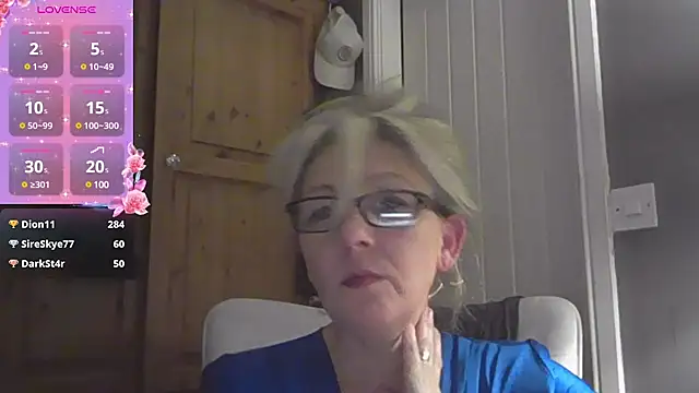 Snapshot of Roxie34dd chatting on December 14, 2024, 9:13 pm Roxie34dd online show from December 14, 2024, 9:13 pm