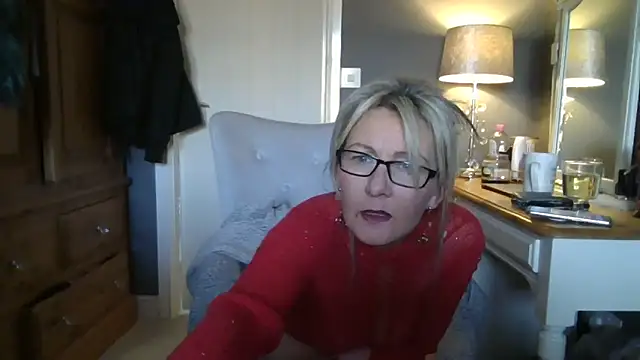 Snapshot of Roxie34dd chatting on January 24, 2025, 2:19 pm Roxie34dd online show from January 24, 2025, 2:19 pm