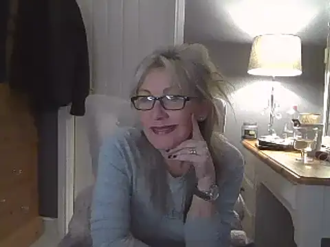 Snapshot of Roxie34dd chatting on January 10, 2025, 7:43 pm Roxie34dd online show from January 10, 2025, 7:43 pm