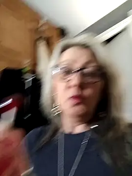 Snapshot of Roxie34dd chatting on February 7, 2025, 11:45 pm Roxie34dd online show from February 7, 2025, 11:45 pm