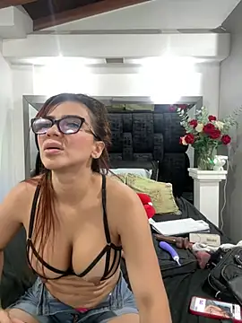 Arianna Jones1 online show from July 14, 2026, 2:05 am