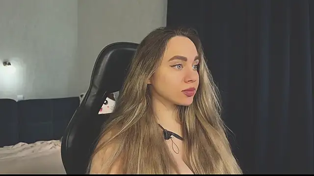 hotexclusive  online show from March 7, 2025, 8:13 am