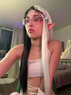 Evangeline Lawrence  online show from February 4, 2025, 3:26 pm