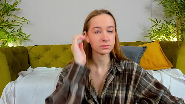 Snapshot of Sweett_Monica chatting on September 22, 2025, 12:05 am Sweett Monica online show from September 22, 2025, 12:05 am