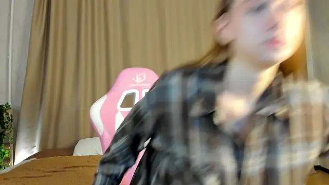 Snapshot of Sweett_Monica chatting on September 27, 2025, 12:06 am Sweett Monica online show from September 27, 2025, 12:06 am