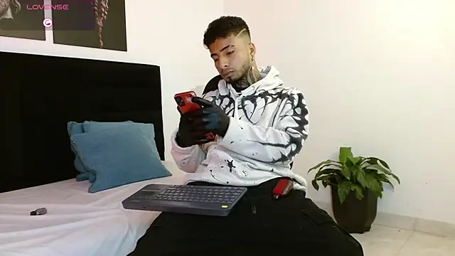 JuanCamiilo 66 online show from February 28, 2025, 7:48 am