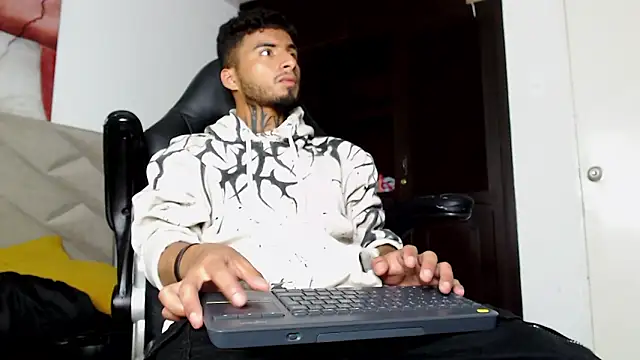 JuanCamiilo 66 online show from March 14, 2025, 12:32 am