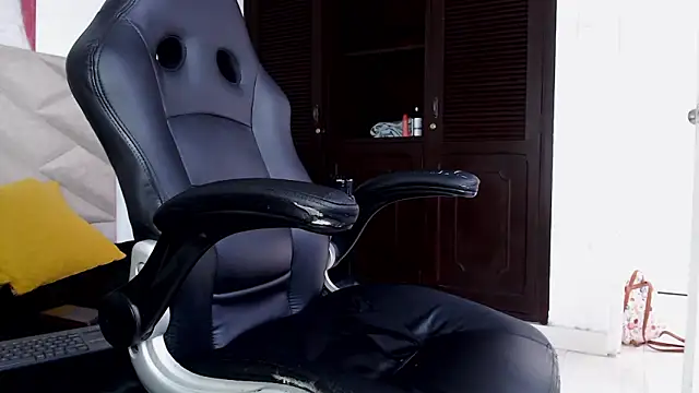 JuanCamiilo 66 online show from March 13, 2025, 8:43 pm