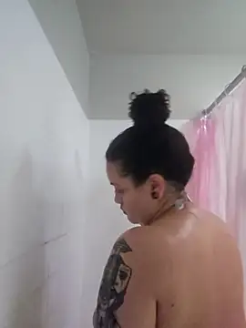 honeeyyy pot online show from October 1, 2025, 3:55 am