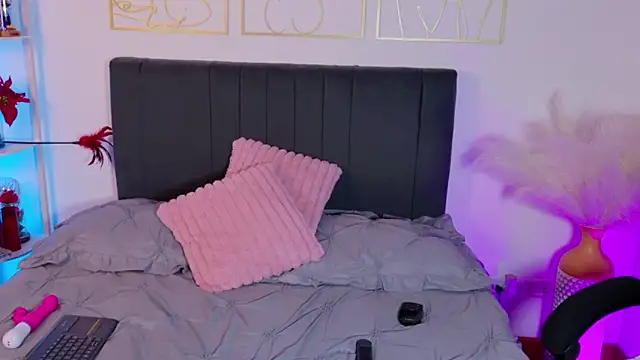 Snapshot of summer_holiday chatting on December 16, 2025, 5:44 am summer holiday online show from December 16, 2025, 5:44 am