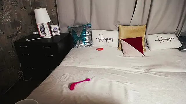 Snapshot of Unusual_G chatting on December 16, 2025, 6:17 am Unusual G online show from December 16, 2025, 6:17 am