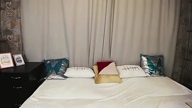 Snapshot of Unusual_G chatting on November 11, 2025, 6:19 am Unusual G online show from November 11, 2025, 6:19 am