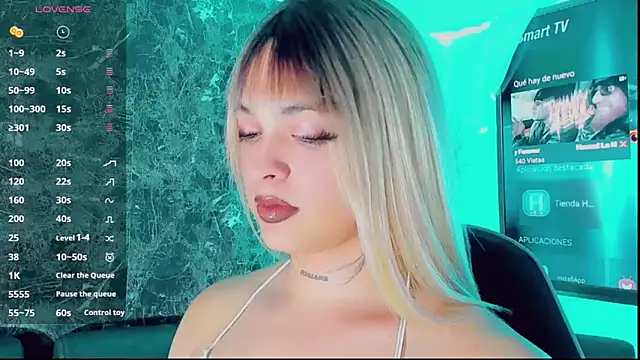 Snapshot of Emmaa_Saenz_ chatting on December 21, 2025, 8:53 pm Emmaa Saenz online show from December 21, 2025, 8:53 pm