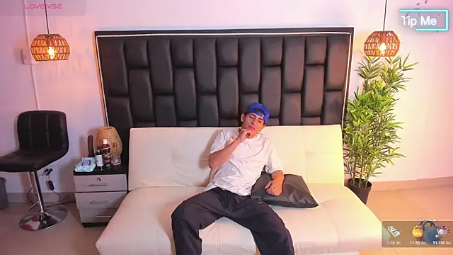 Snapshot of Crazy_nigth01 chatting on October 25, 2025, 2:22 am Crazy nigth01 online show from October 25, 2025, 2:22 am