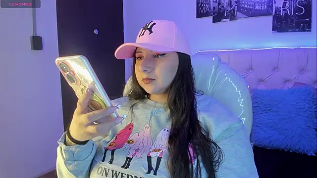 Roxxanne Bail online show from February 12, 2026, 2:44 am