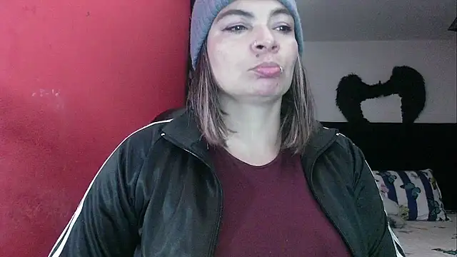 charlotedoll online show from April 3, 2026, 11:55 pm