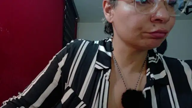 charlotedoll online show from May 16, 2026, 2:43 am
