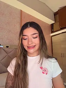 Snapshot of Arianavillada chatting on April 13, 2026, 3:43 am Arianavillada online show from April 13, 2026, 3:43 am