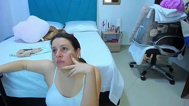 Snapshot of kamila_lopez chatting on June 9, 2026, 4:52 pm kamila lopez online show from June 9, 2026, 4:52 pm