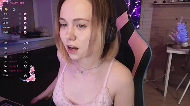 lucy mirror online show from December 13, 2025, 8:48 pm