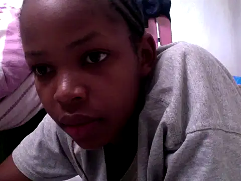 Snapshot of queen-sasha chatting on May 7, 2026, 9:56 am queen-sasha online show from May 7, 2026, 9:56 am