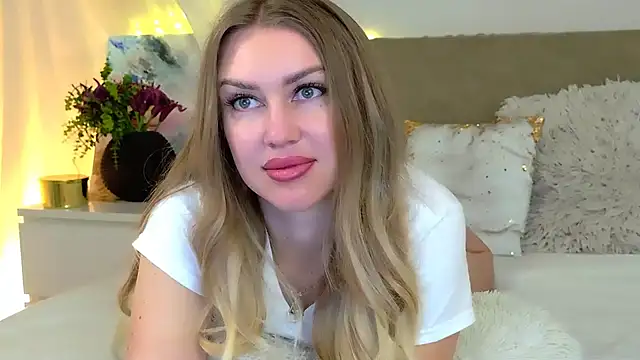 Snapshot of LuisaSin chatting on May 2, 2026, 8:41 am LuisaSin online show from May 2, 2026, 8:41 am