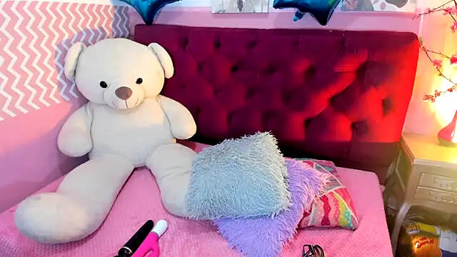 Snapshot of candysmitxxx chatting on October 5, 2025, 2:35 am candysmitxxx online show from October 5, 2025, 2:35 am