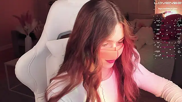 Frau Lina online show from December 13, 2024, 5:10 pm